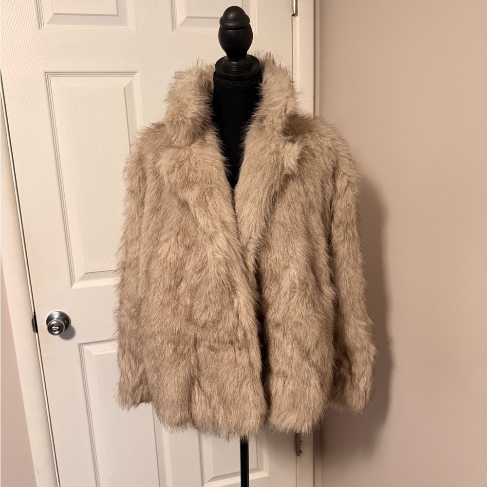 Luxurious Tan Faux Fur Jacket - Picture 2 of 3